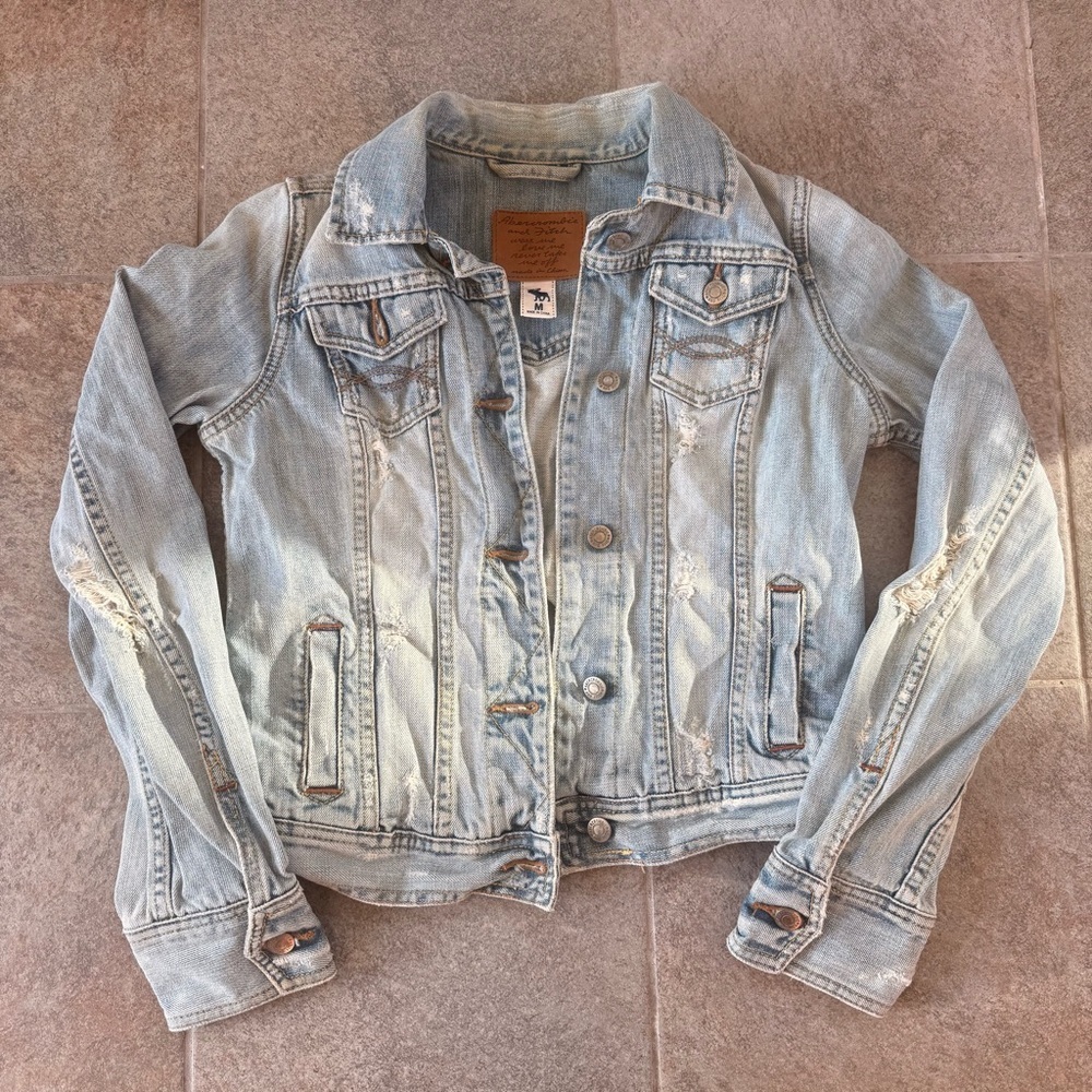 Abercrombie & Fitch Light Wash Denim Jacket Size Medium